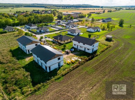 Porodej rodinných domů 155 m2, pozemek 623 m2