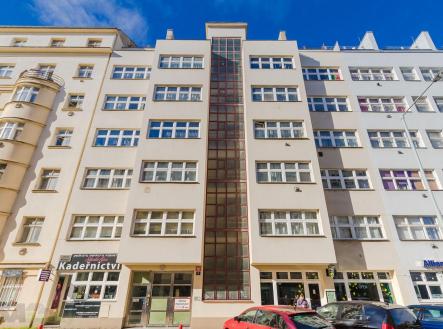 Prodej nájemního domu, 1 999 m²