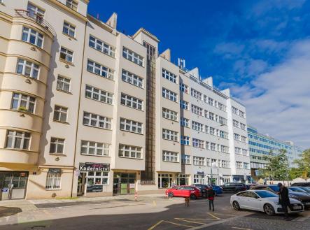 Prodej nájemního domu, 1 999 m²