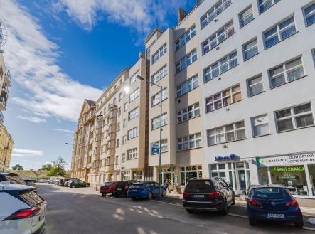 Prodej nájemního domu, 1 999 m²