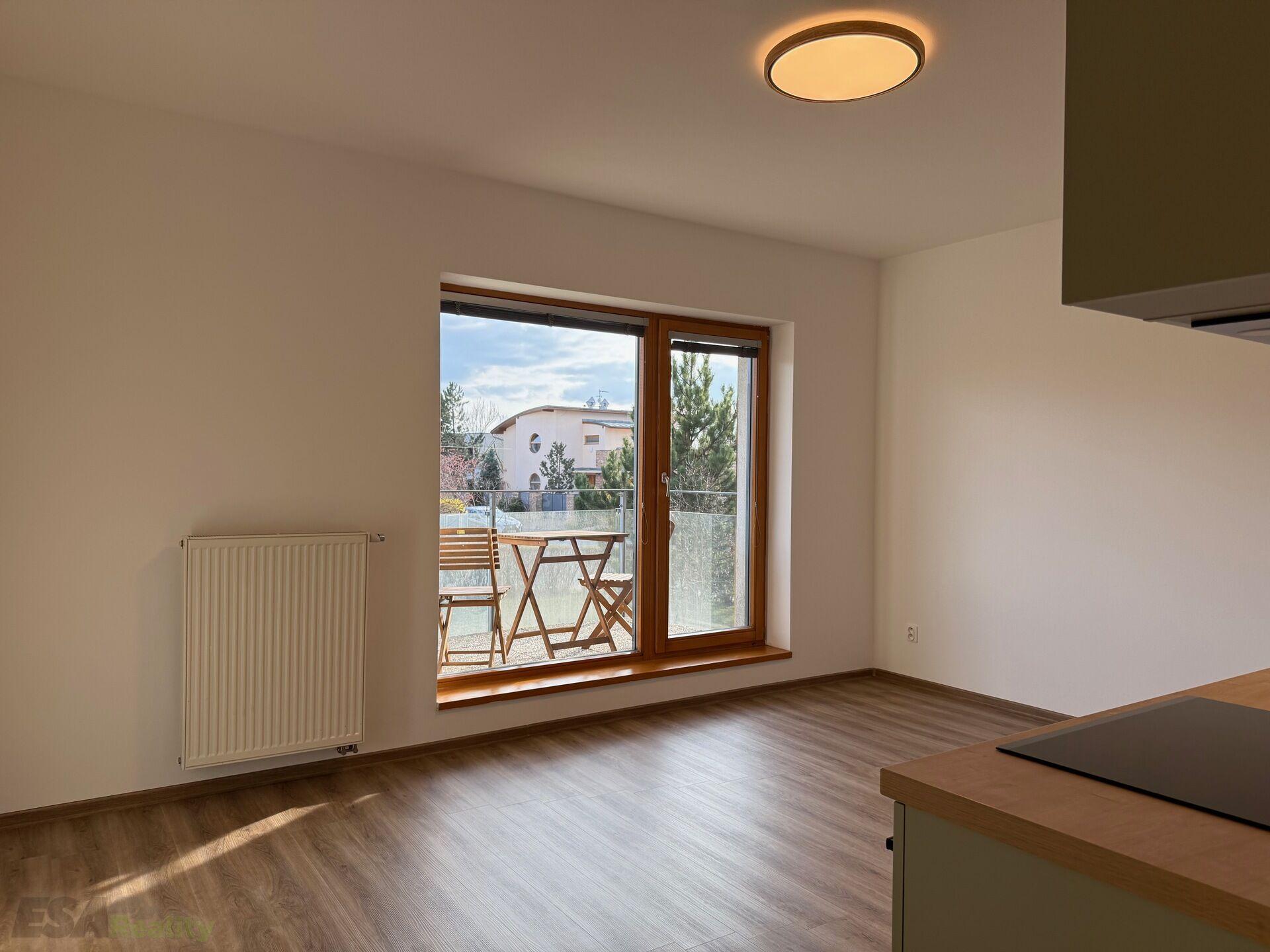 Pronájem bytu 1+kk, 27,5m², balkon 3m², v ulici K Palečku, Horní Počernice