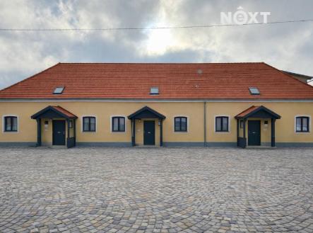 Prodej komerčního objektu, jiný, 910 m²