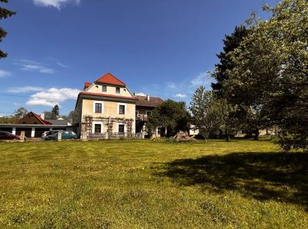 Prodej - nájemní dům, 430 m²