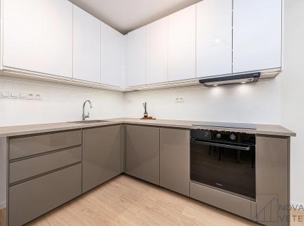Prodej bytu, 4+kk, 80 m²
