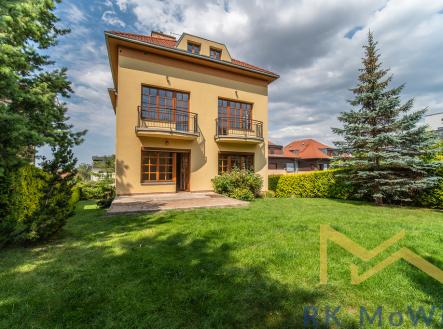 Pronájem domu/vily, 316 m² obrázek