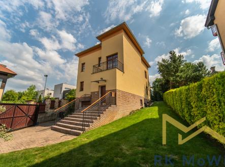 Pronájem kanceláře, 316 m²