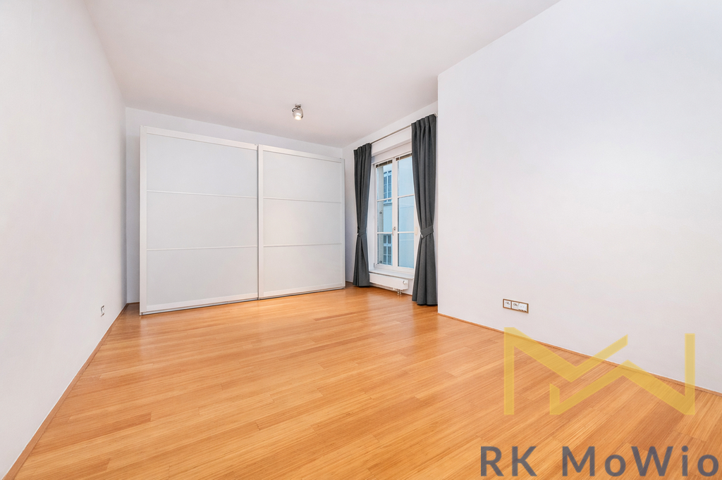 minimalist-bedroom-with-natural-light-1.png