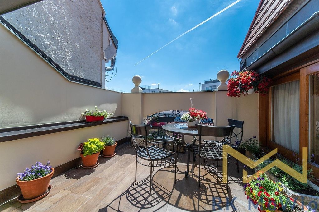 Truhlářská - podkrovní byt (7)