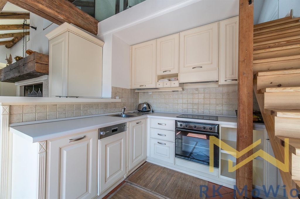 Truhlářská - podkrovní byt (12)