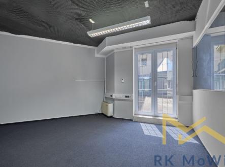 Pronájem kanceláře, 244 m²