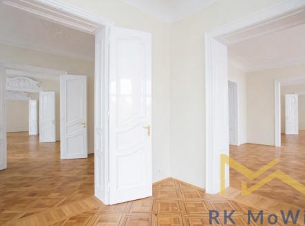 Pronájem kanceláře, 319 m²