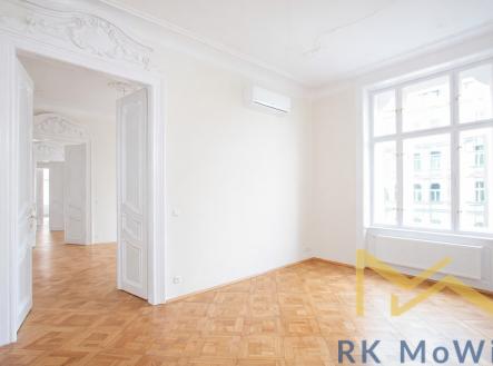 Pronájem kanceláře, 319 m²