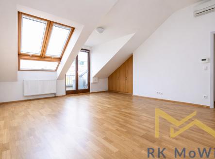 Pronájem kanceláře, 168 m²