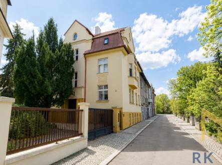 Pronájem bytu, 5+1, 240 m²