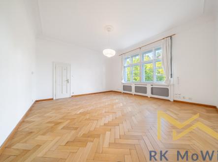 Pronájem kanceláře, 272 m²