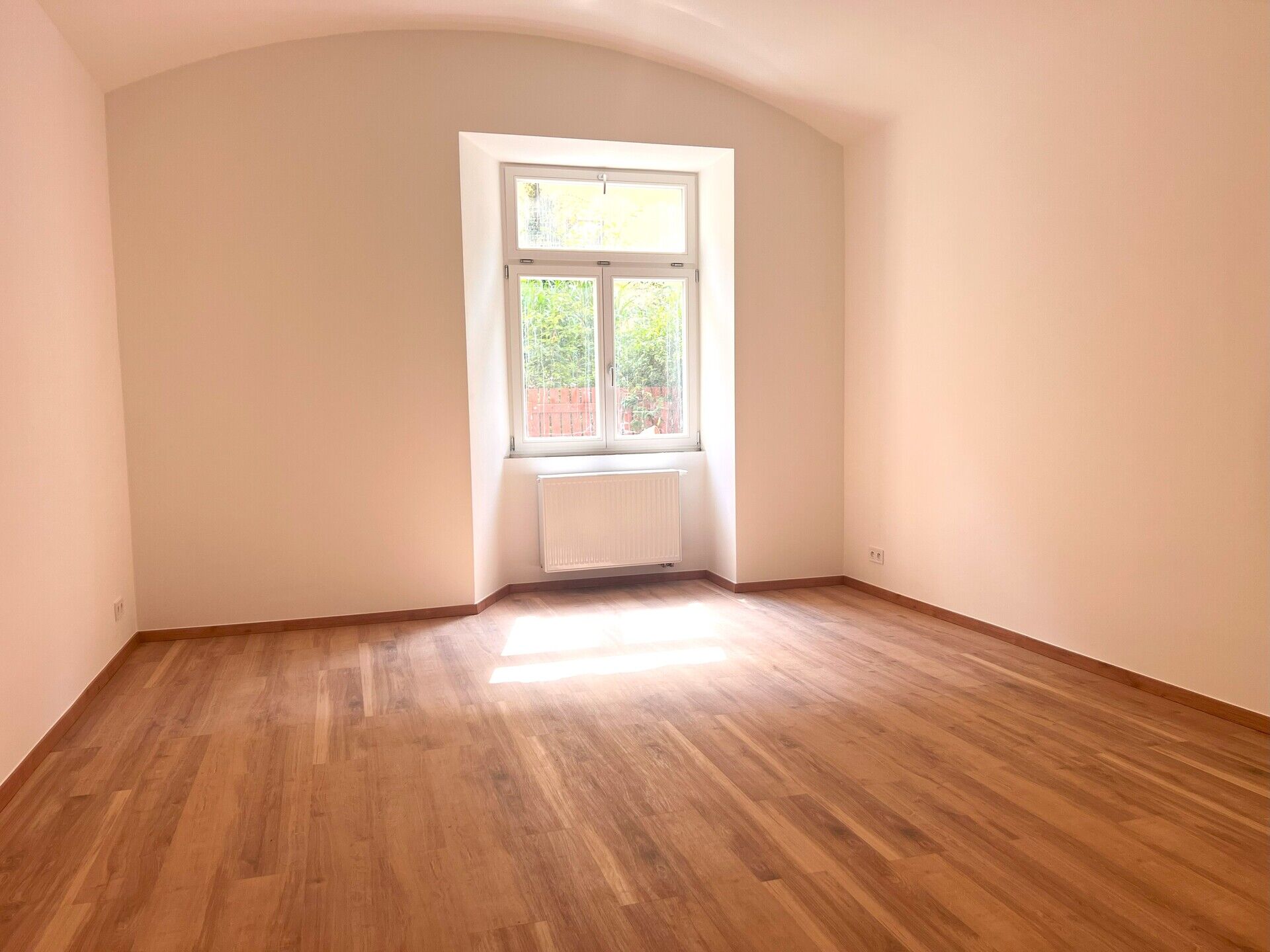 Pronájem prostoru 2+kk, 63 m² + terasa 18 m²