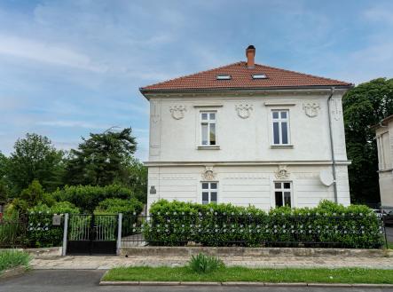 Prodej - dům/vila, 307 m²