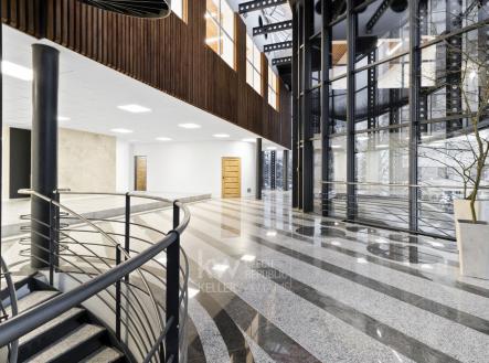 Pronájem kanceláře, 1 073 m²