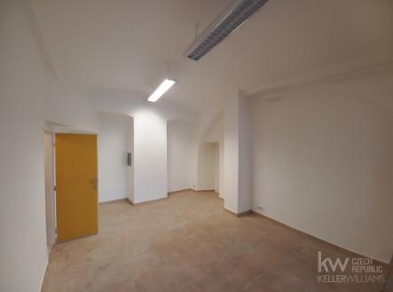 Pronájem - obchodní prostor, 155 m²