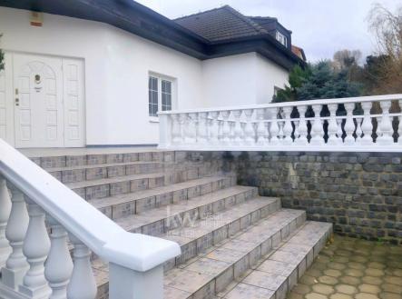Pronájem - dům/vila, 280 m²