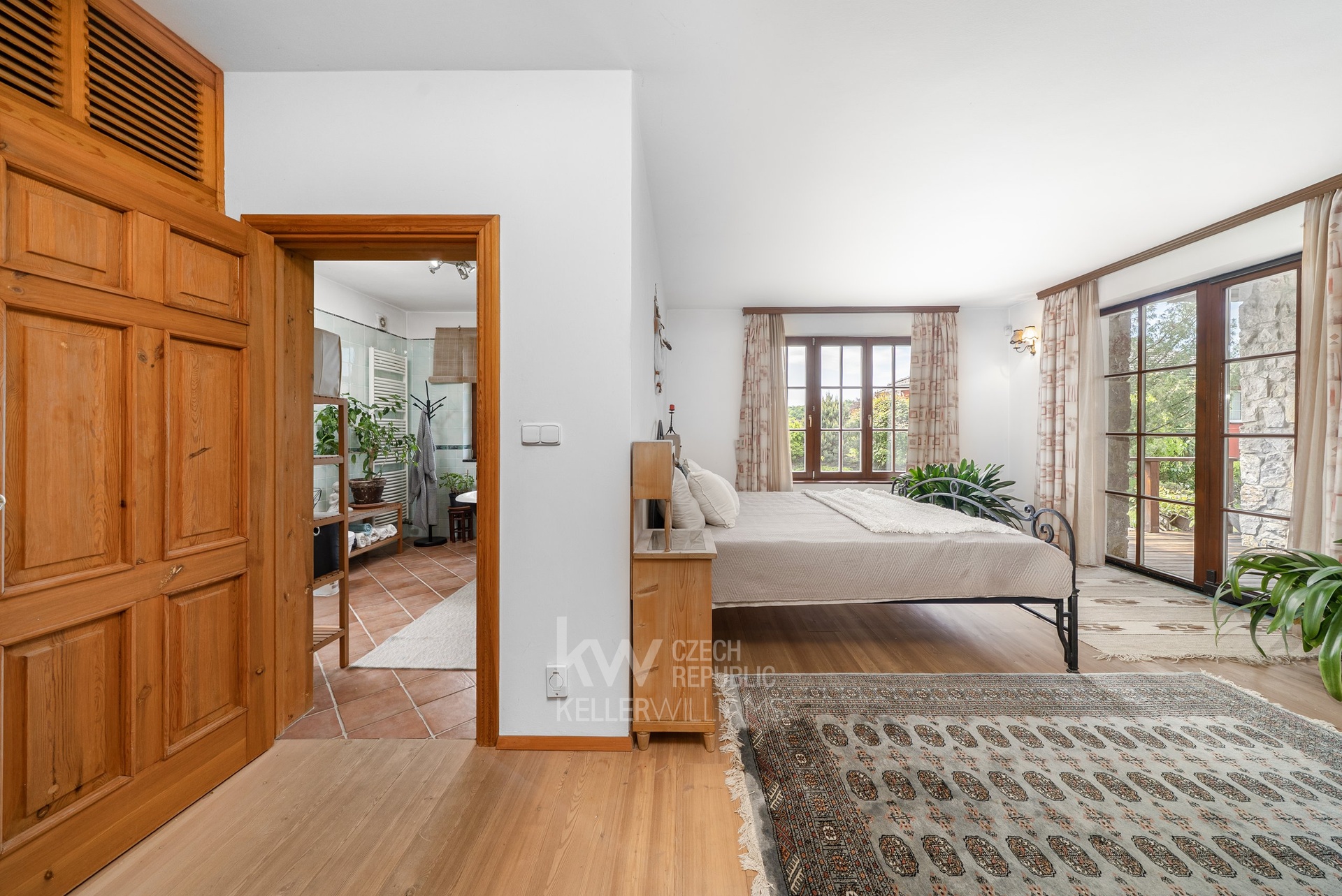 Prodej atypického rodinného domu 6 + kk, 509 m2, pozemek 1809 m2 - Hradištko - Brunšov