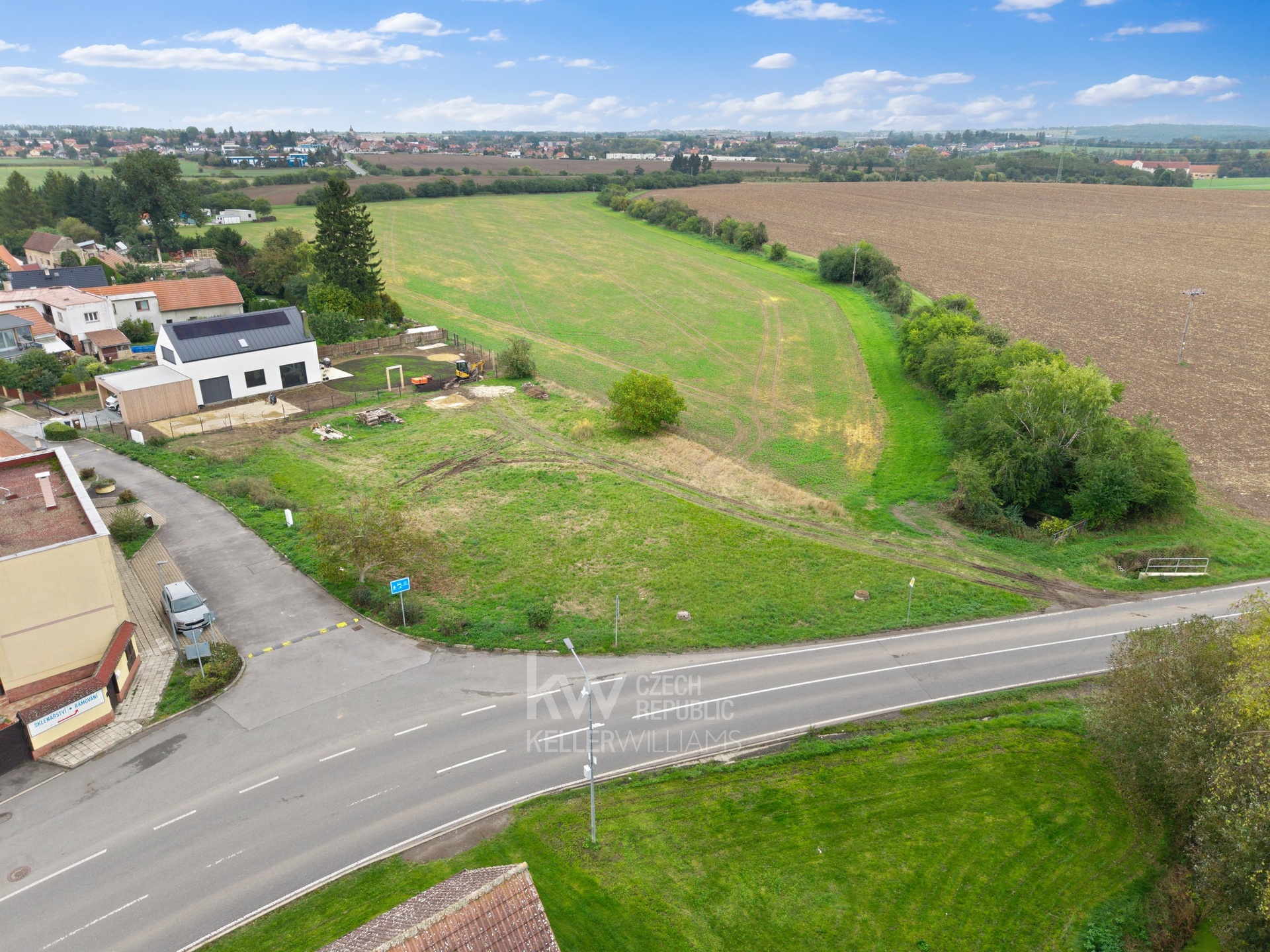 Pohled z hlavní silnice