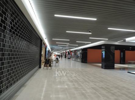 Pronájem obchodní prostory, 326 m²
