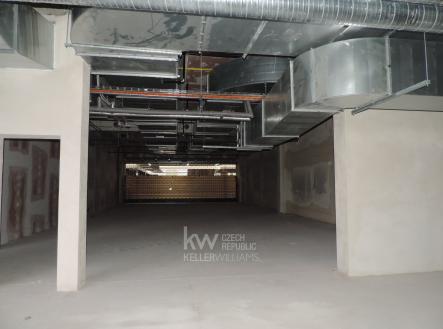 Pronájem obchodní prostory, 326 m²