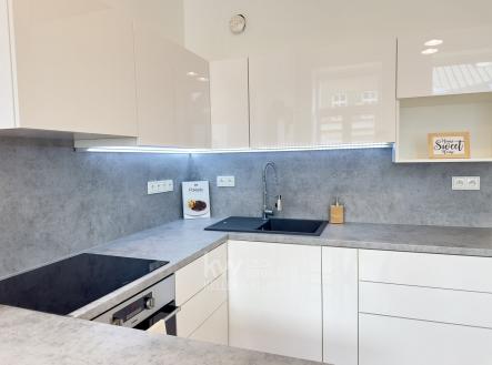 Pronájem bytu, 1+kk, 38 m²