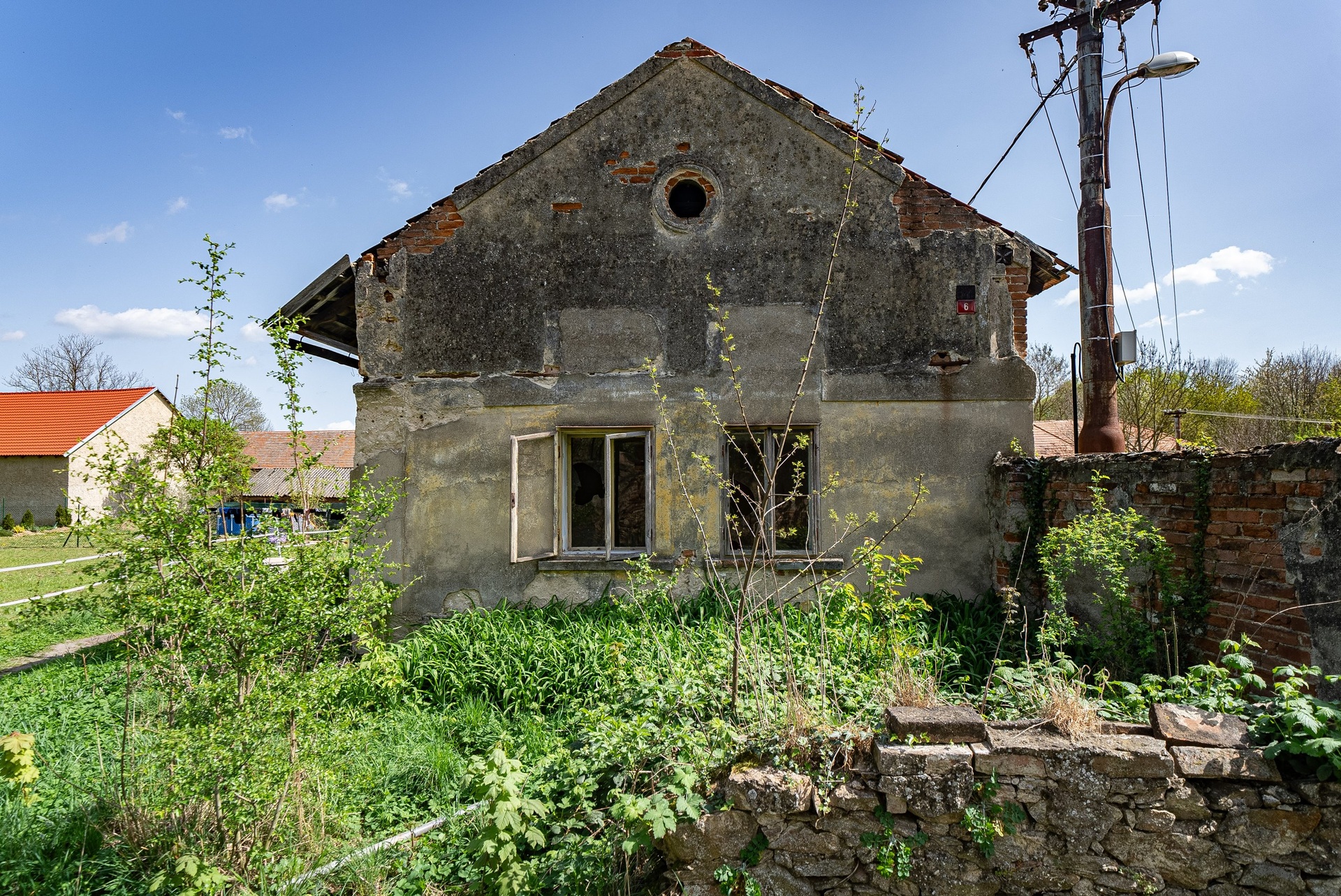 Prodej domu s historickým duchem v srdci Chotouně, okr. Kolín