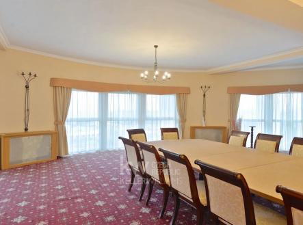 Pronájem kanceláře, 839 m²