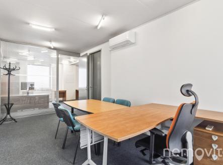 Pronájem kanceláře, 67 m²
