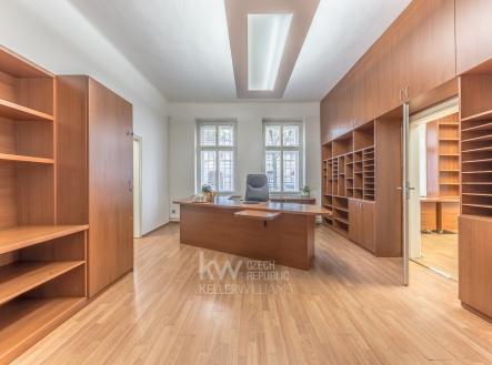 Pronájem obchodní prostory, 270 m²