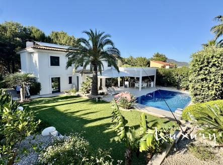 Prodej domu/vily, 348 m²