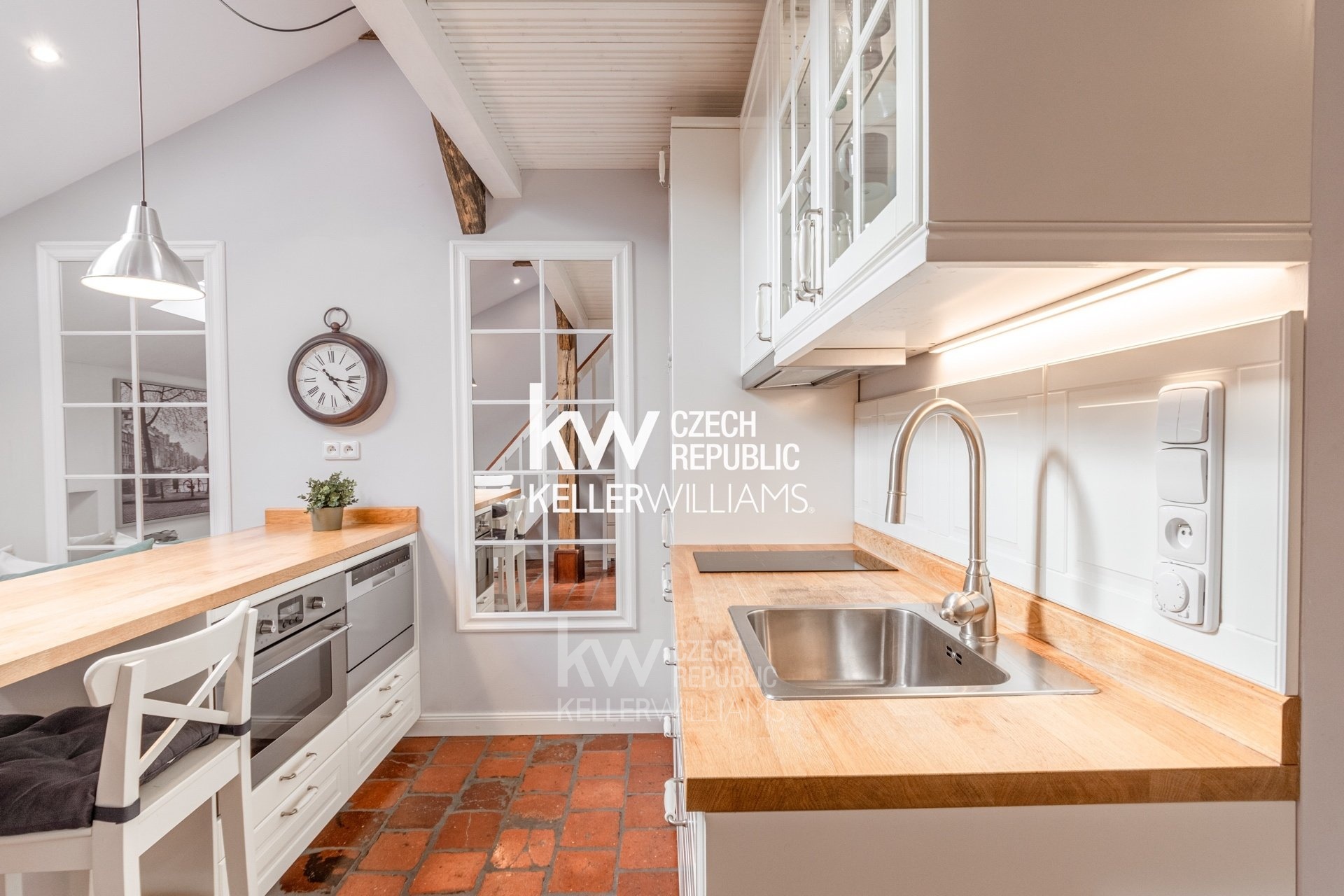 pronajem-loft-2-kk-44m2-praha-nove-mesto-hud-1703-hdr-2-dfe0dd