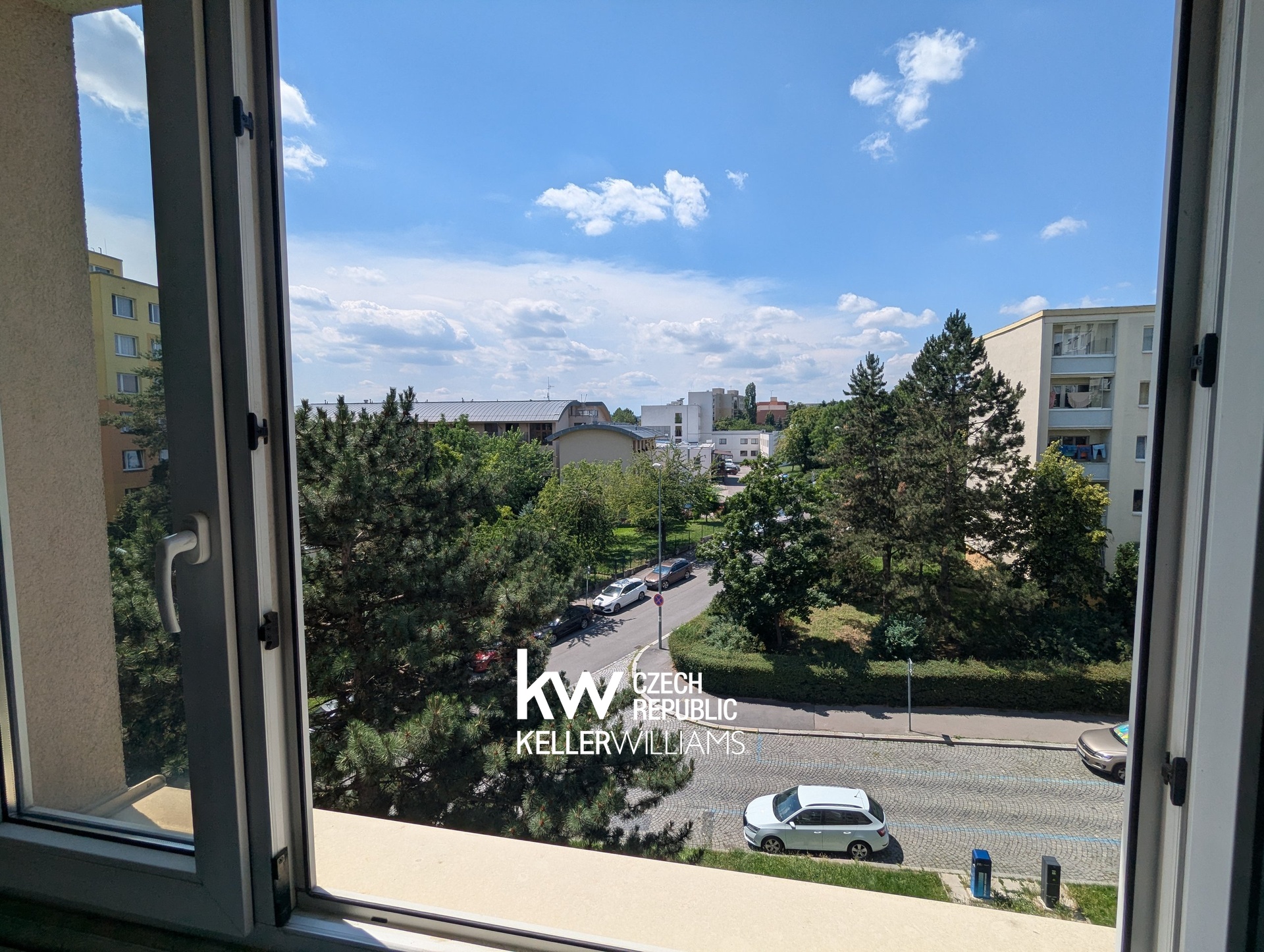 okno Hvozdikova