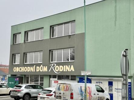 Pronájem obchodní prostory, 1 200 m²