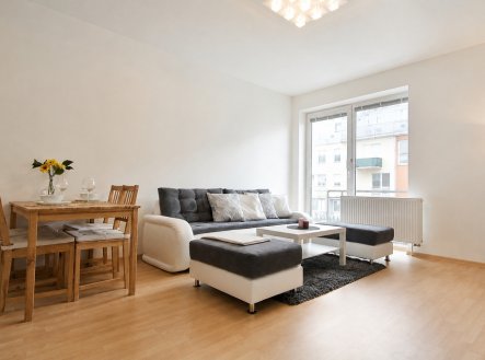Pronájem kompletně zařízeného bytu 2+kk, 59 m², balkon a parkovací stání – Brno, Křehlíkova