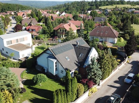 Brno–Útěchov: velkorysý dům 5+1 263m2 se zahradou 1012m2 a vířivkou