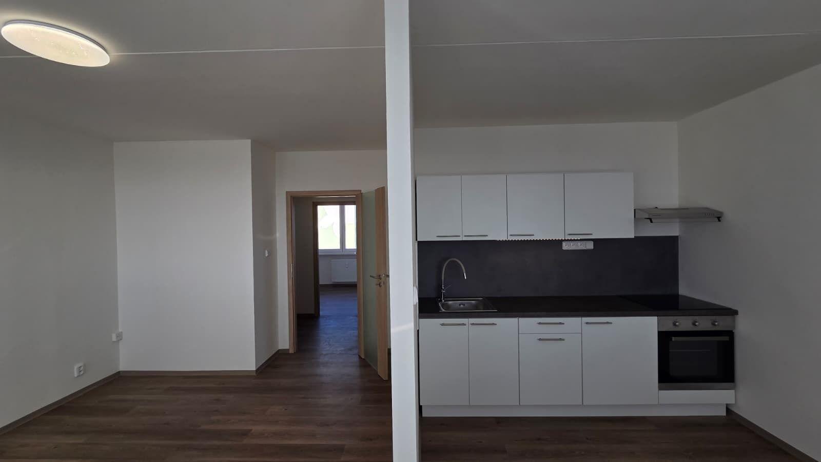 Pronájem nově zrekonstruovaného bytu 3+1+L v ulici Růžová v Mostě