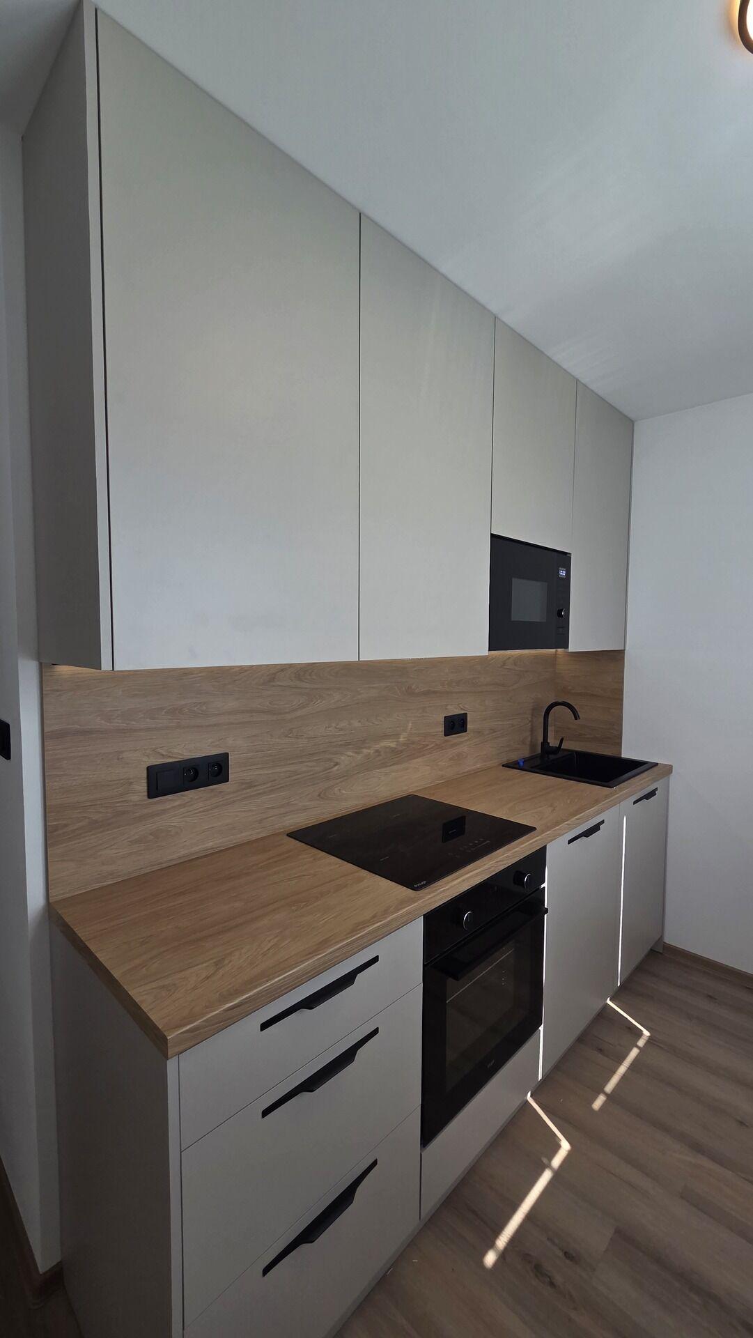 Pronájem nadstandartně zrekonstruovaného bytu 2+1 v ulici J. Vrchlického v Mostě