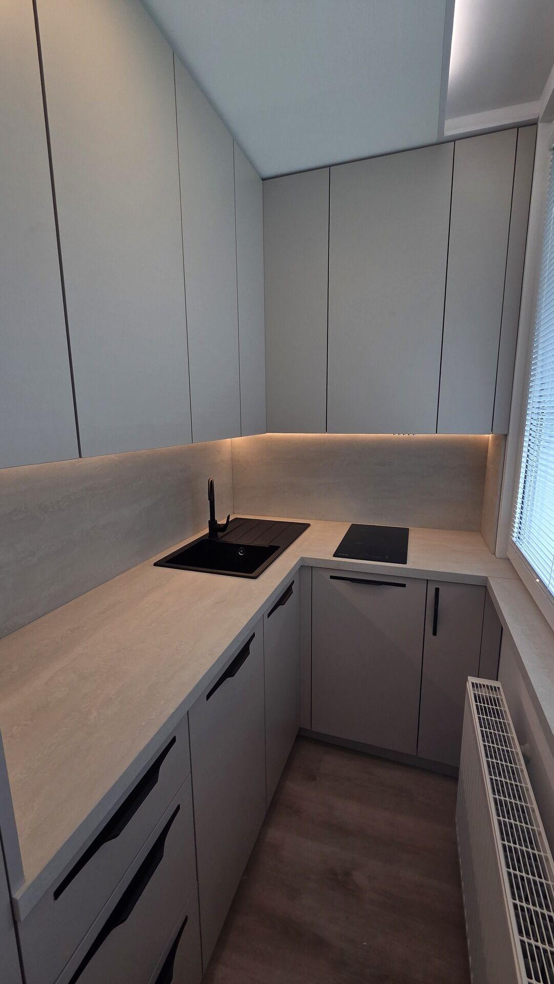 Pronájem nadstandartně zrekonstruovaného bytu 1+1+L v ulici Moskevská v Mostě