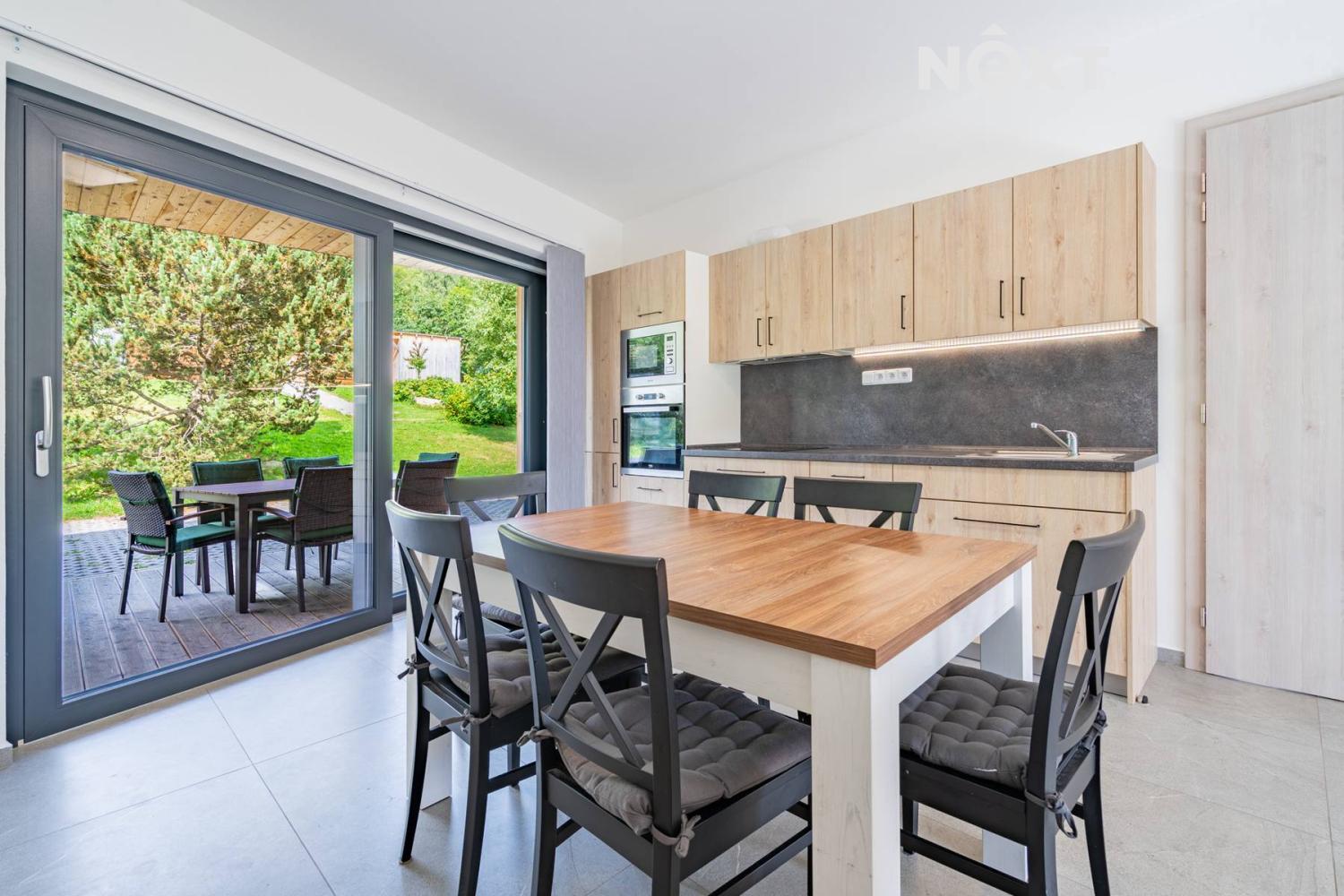 Prodej komerční Apartmány, 208㎡