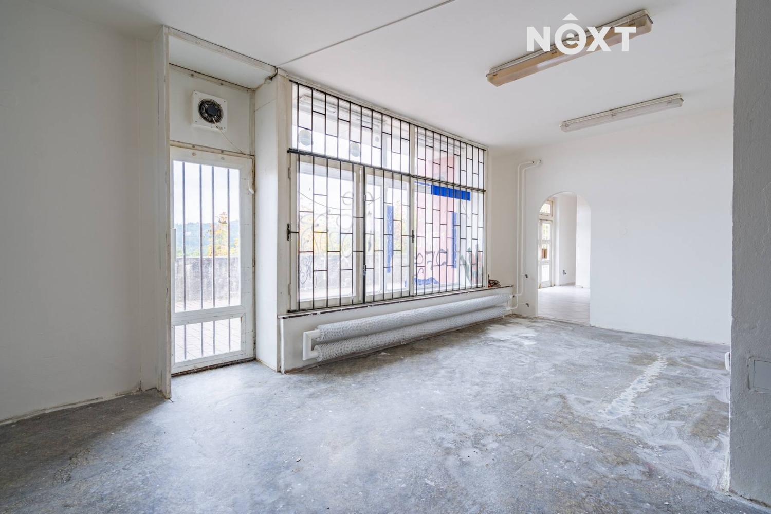 Pronájem komerční Obchodní prostory, 320㎡