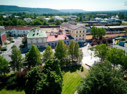 Prodej - komerční objekt, obchodní centrum, 2 438 m²