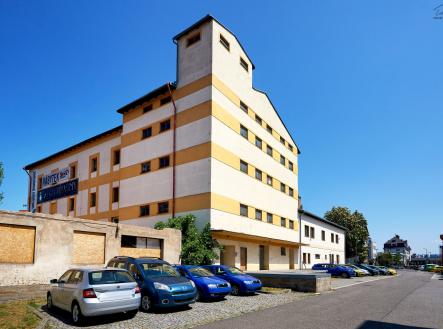 Prodej skladovací prostor, 2 438 m²