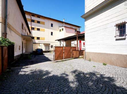 Prodej skladovací prostor, 2 438 m²