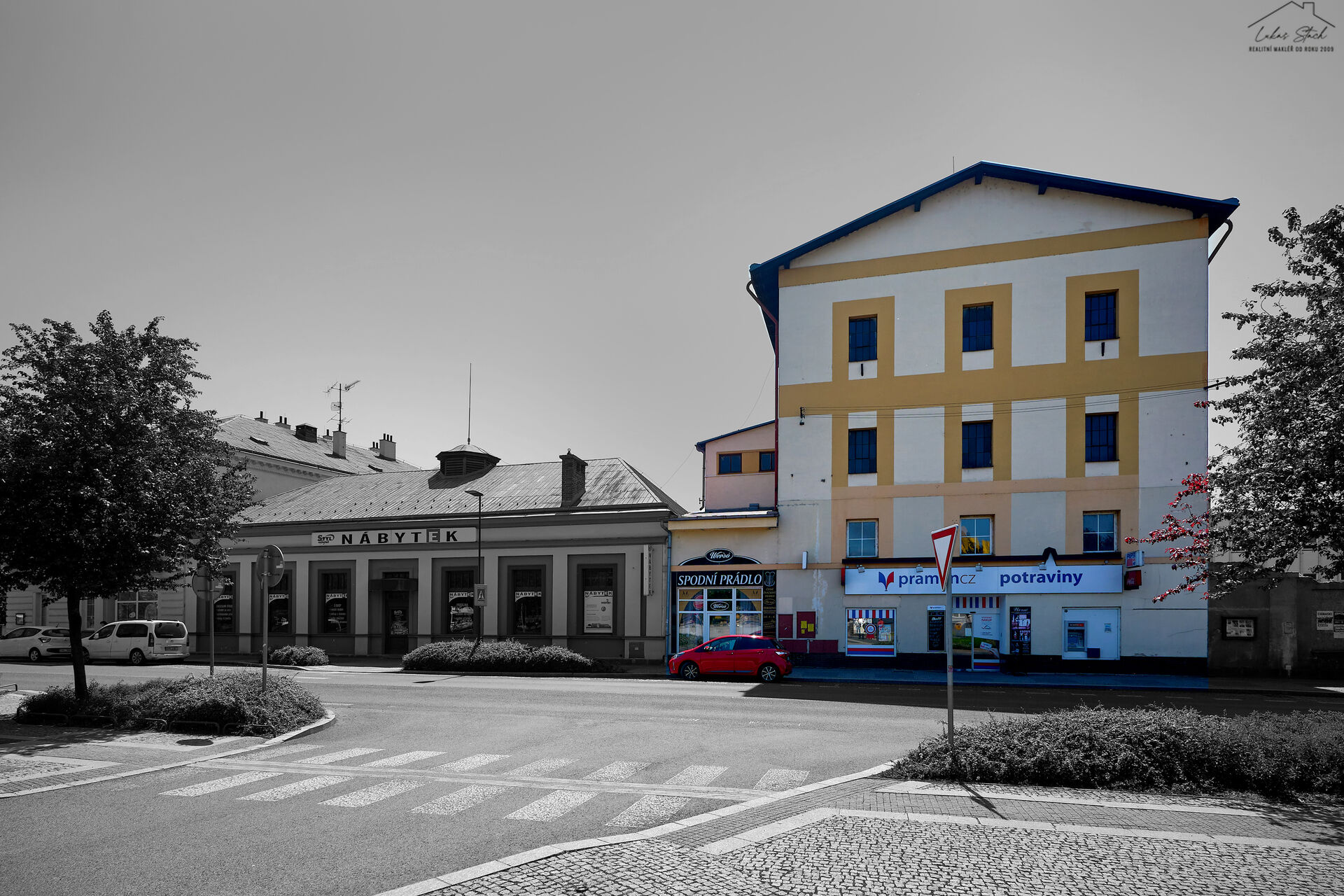 Prodej komerčního areálu – sklady, obchod, kanceláře, 2 027 m², Turnov