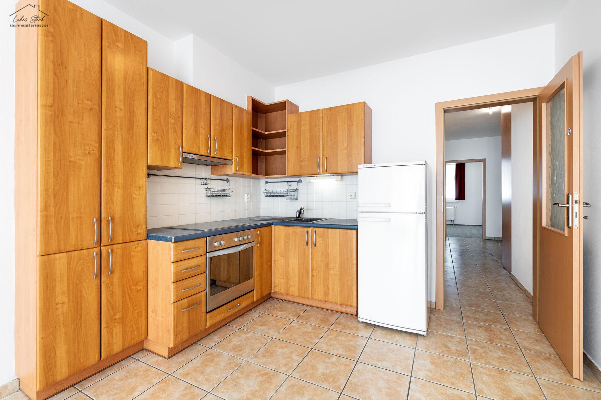 Pronájem světlého bytu 2+kk s balkónem a parkovacím stáním, Praha 4 – Chodov