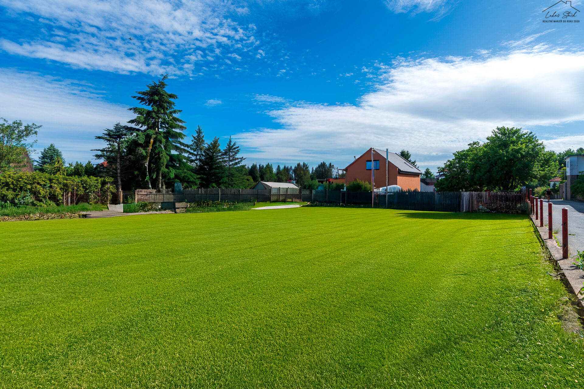 Stavební pozemek 793 m², s platným stavebním povolením včetně nabytí právní moci